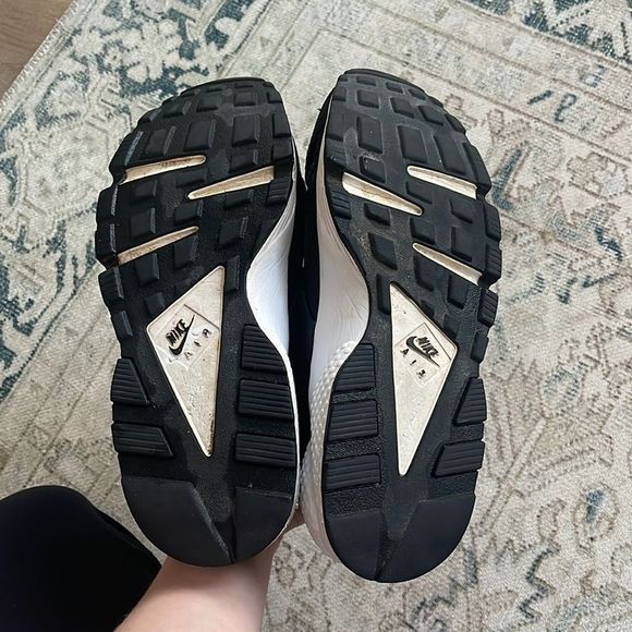 Nike Air Huarache  - Picture 9 of 10